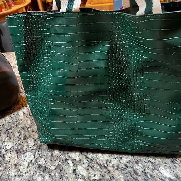 Estate Sale beauty Green tote - Picture 4 of 4